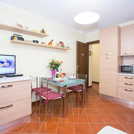 Sleeps 7 *